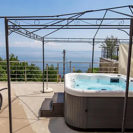Apartment Stunning In Moscenicka Draga